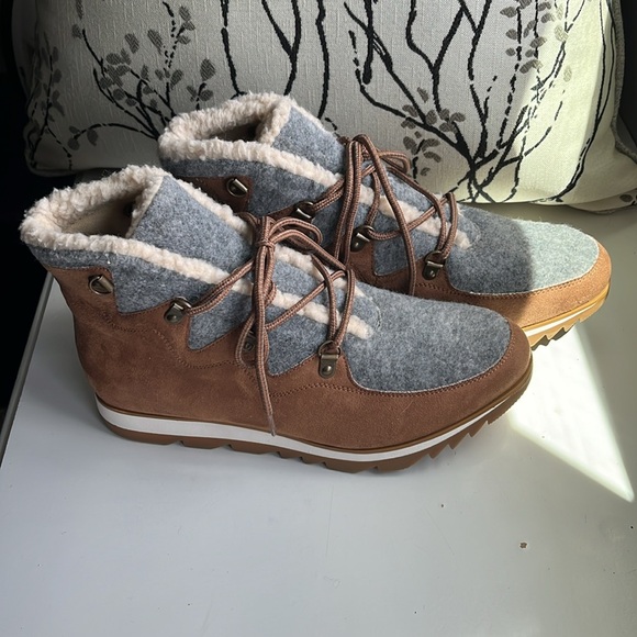 NWOT Sonoma Ortholite boots Kohls faux cognac brown suede grey top cream fur - Picture 3 of 6